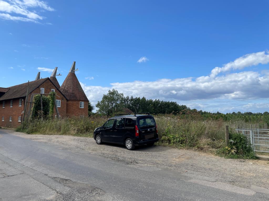 Lot: 169 - FREEHOLD PARCEL OF LAND - View of land showing adjacent property